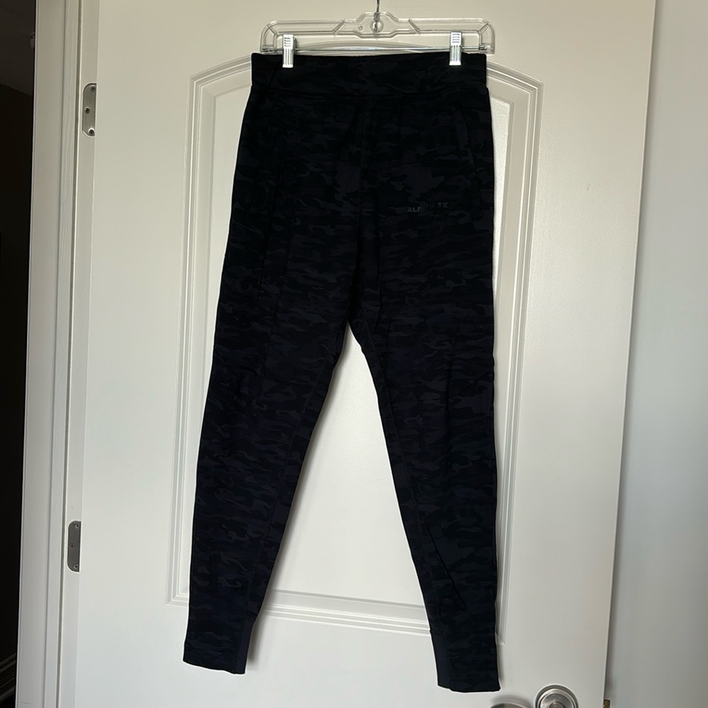 Men’s Alphalete Camo Joggers
